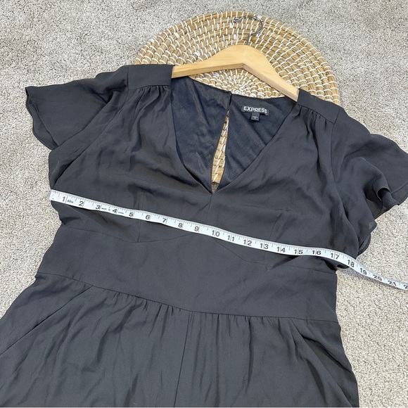 Express Women’s V-Neck Romper Shorts Chiffon Keyhole Back in Black 12 - Picture 13 of 14